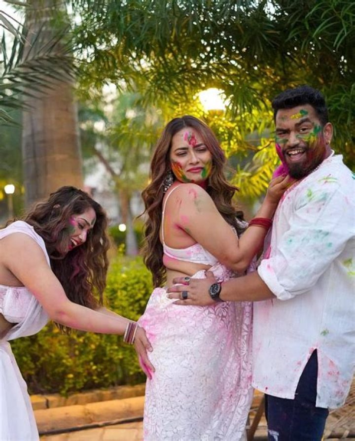 Aditi Mistry Live: Connecting with Her Thriving Digital Community