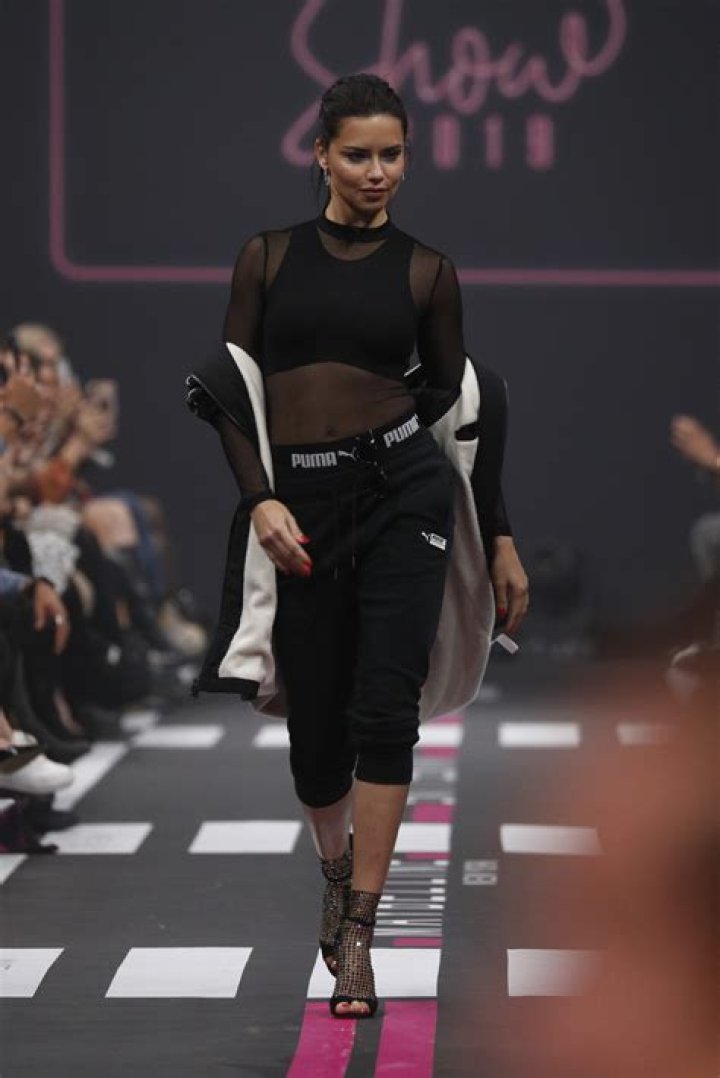 Adriana Lima Runway Moments: Exploring the Buzz Around 'Top Falls No Blur' Searches
