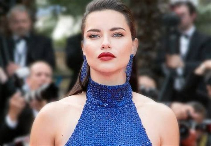 Adriana Lima: Unpacking the 'Top Fall Off' Search and Her Iconic Career