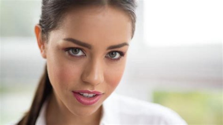 Alina Lopez: Exploring the Growing Community Around a Captivating Online Figure