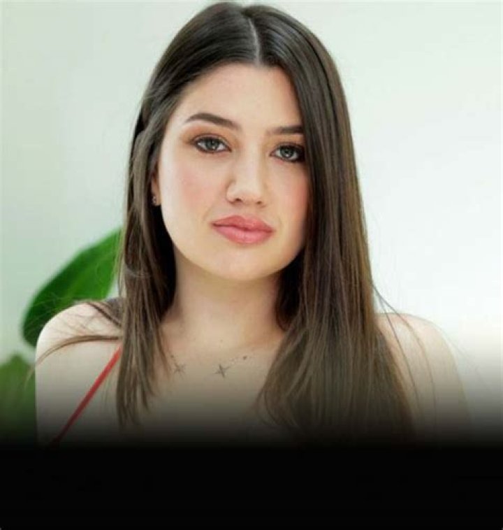 Alyx Star: Rising Through the Ranks in the World of Music and Entertainment