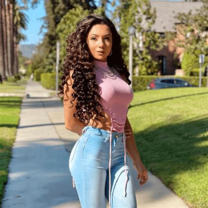 Ashley Nocera's Unfiltered Fitness Journey: Revealing the Dedication Behind the Transformation