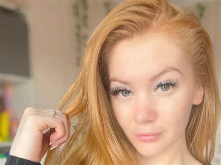 Belle Grace: A Creator's Remarkable Story of Real Connection Online