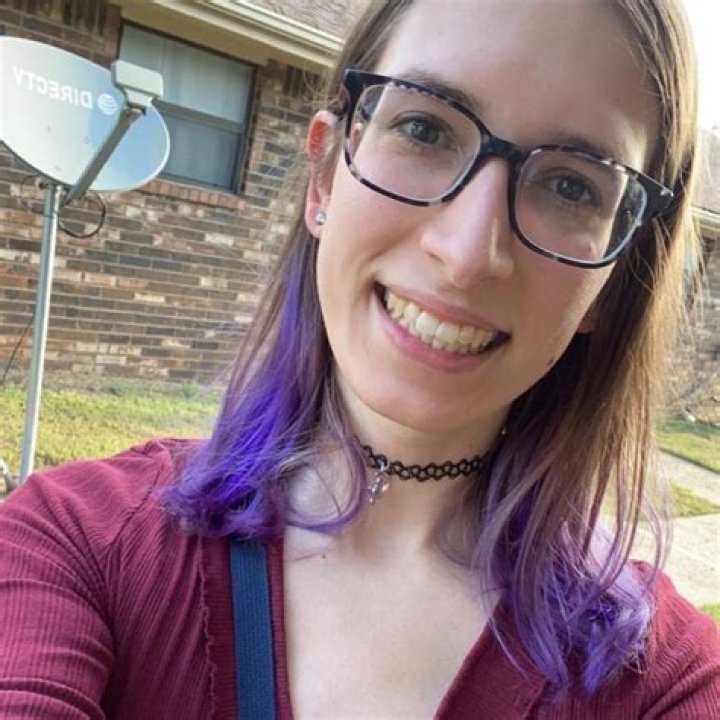 Caylee Penderass: A Look at the Popular Maker and Fixer on TikTok