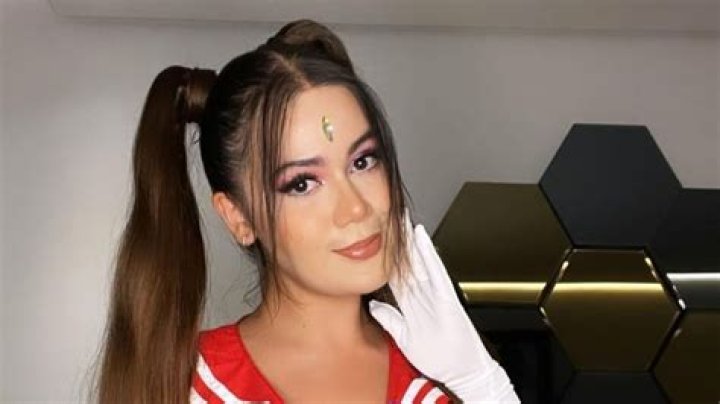 Cintia Cossio Erome: The Rising Star of the Digital Age