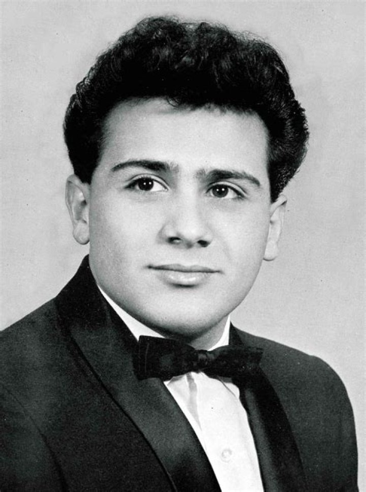Danny DeVito Young: A Journey Through the Life and Career of a Hollywood Icon