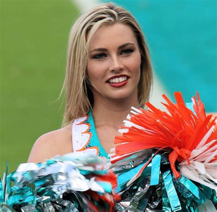 Discovering Paige Lillian: From Pro Bowl Cheerleader to Viral Dance Sensation