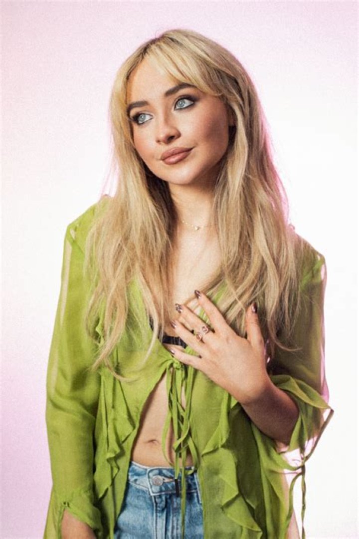 Erom Aisha: The Rising Star in the Entertainment World