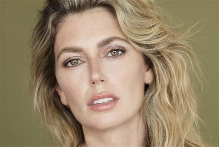 Exploring Diora Baird: From Screen Star to Digital Creator