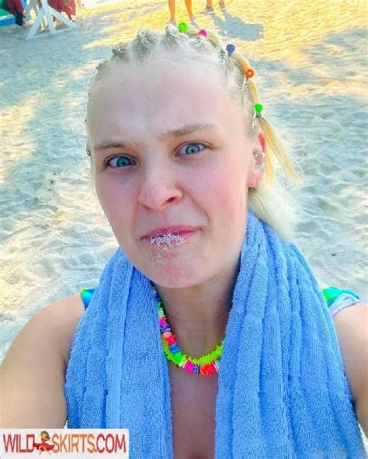 Exploring the 'Jojo Siwa Naked' Conversation: Fan Views on Relevance and Public Persona