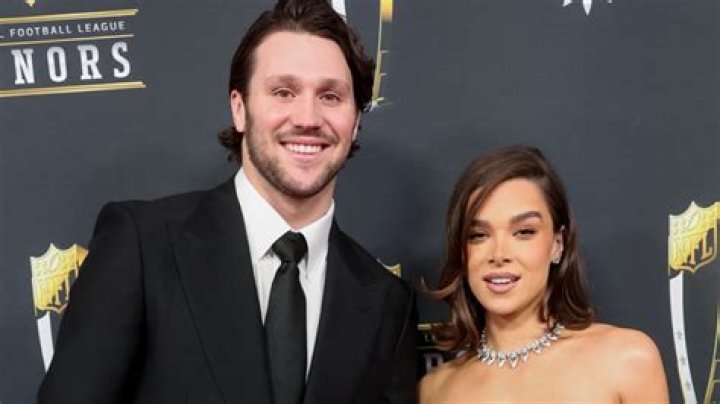 Hailee Steinfeld Boyfriend: Who's She Dating Now? Latest Updates