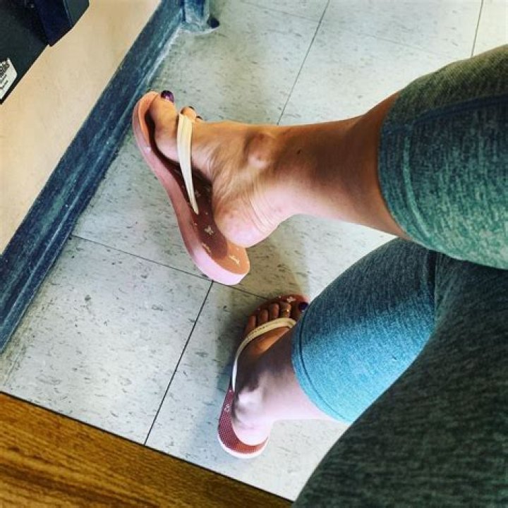 Honey Crest Feet