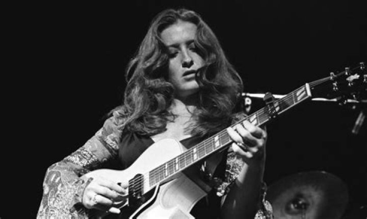 Is Bonnie Raitt's Marital Status a Mystery? Uncover the Truth