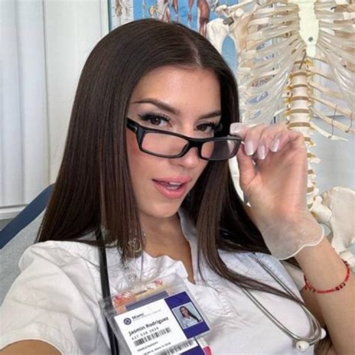 Jasi Bae OnlyFans: Discovering Her Digital Presence