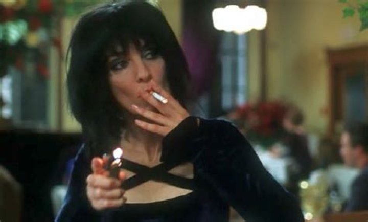 Linda Cardellini Smoker? The Truth You Need to Know!