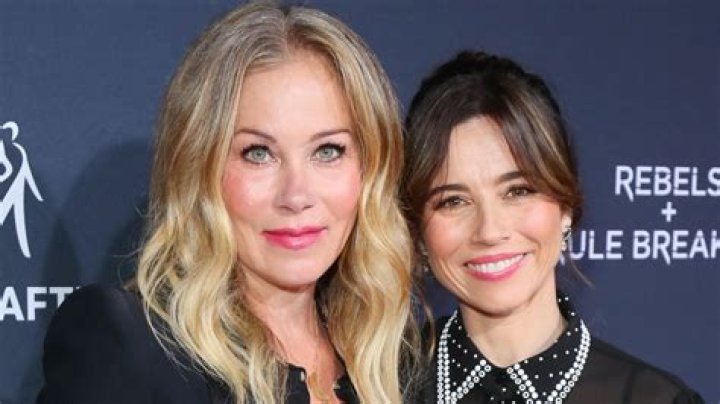 Linda Cardellini Smokes: The Truth Behind the Rumors and Her Journey