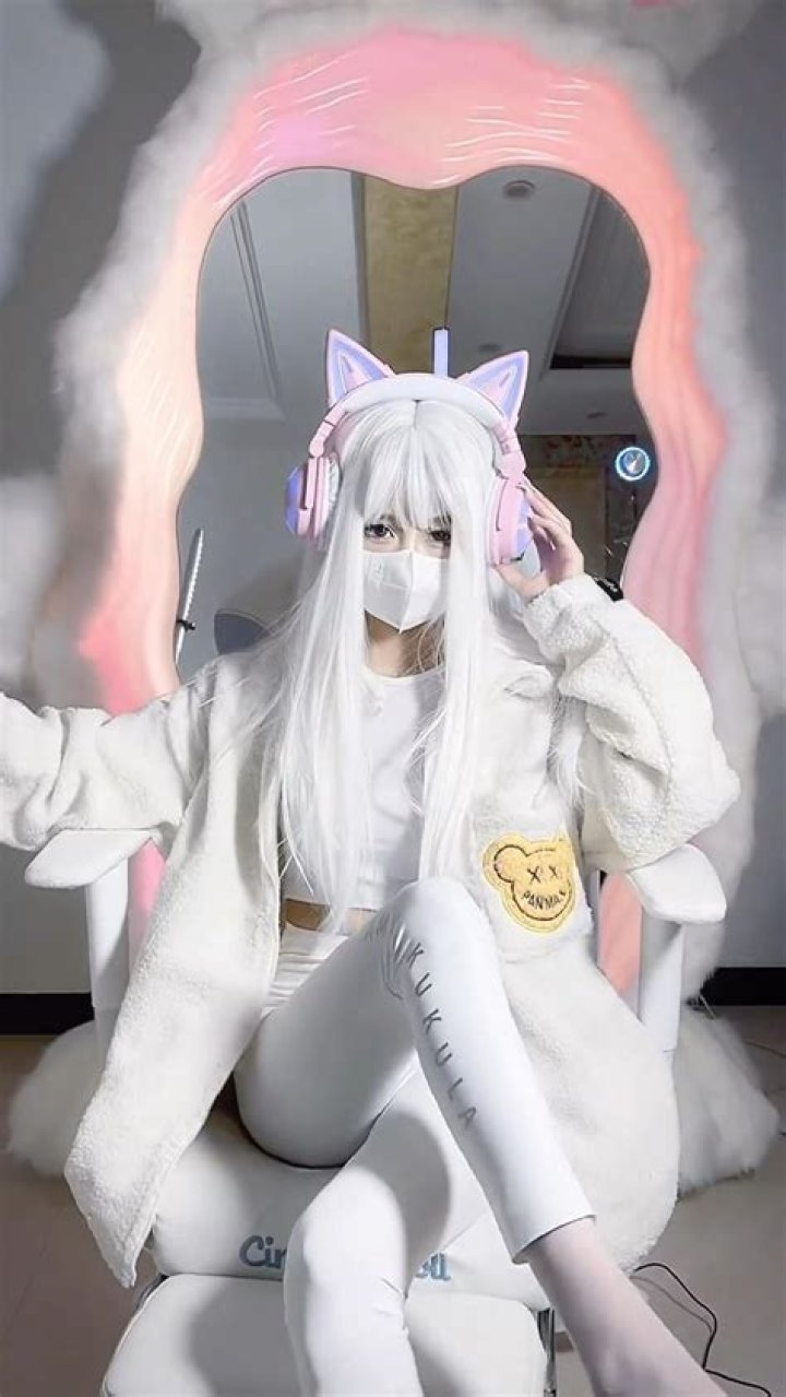 Maidi Bear OnlyFans: Exploring the Creator's Online Presence