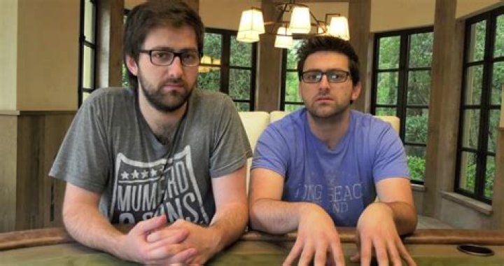 Meet the Remarkable Twins of Ray Romano: A Journey of Family Bonds