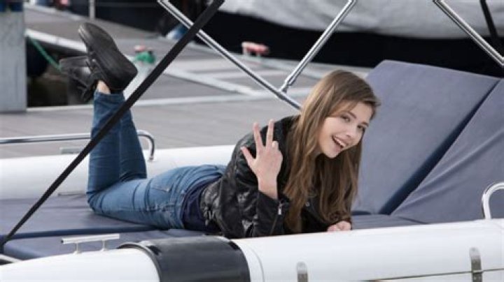 Mila Azul: The Rising Star in the Music Industry