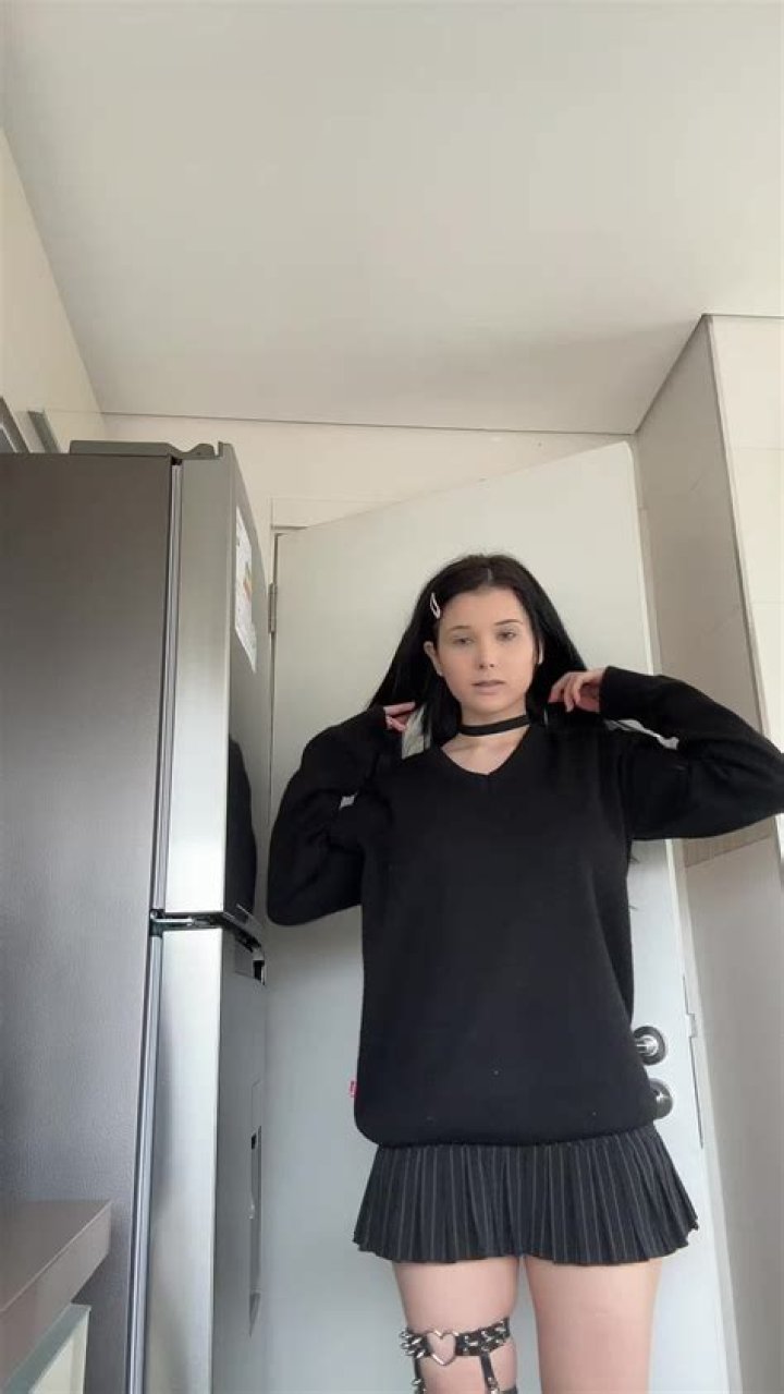 Nicoleponyxo Nude: Exploring a Creator's Journey and Fan Connection