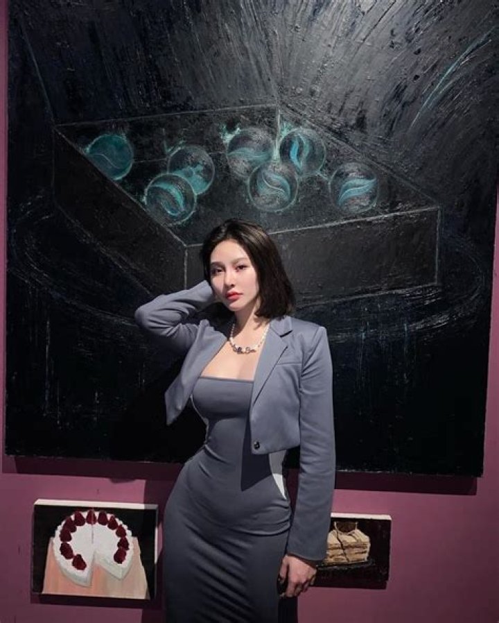 Song Yuxin Hitomi: Unpacking Her Story and Why People Care