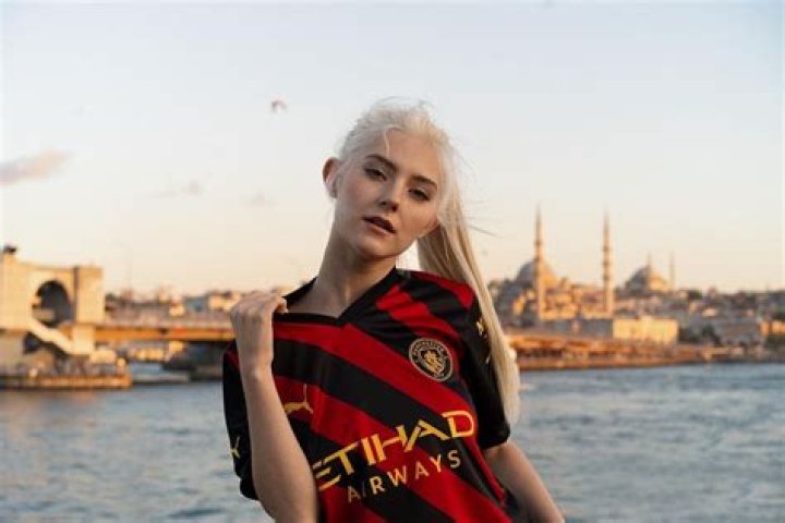 Unpacking the Phenomenon: Jason Luv and Eva Elfie’s Captivating Collaborative Story