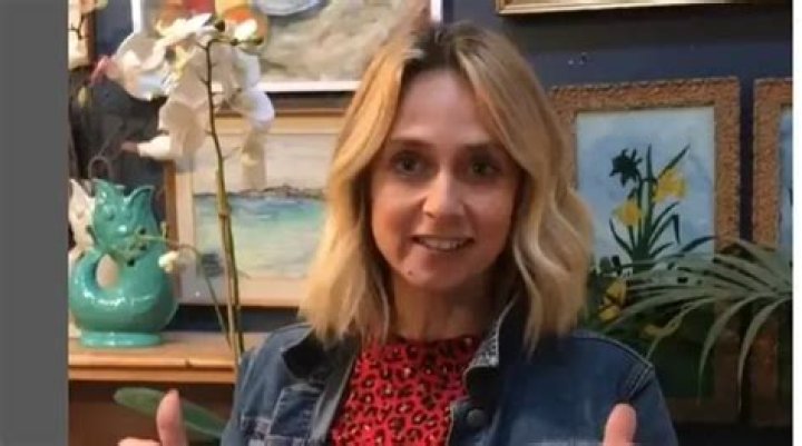 Viki Knott: The Antiques Expert Charming TV Screens and Homes