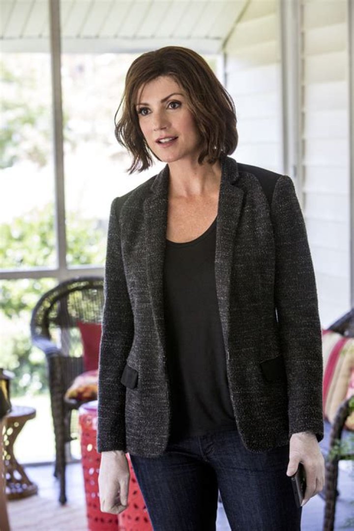 Zoe McLellan: The Rising Star Who's Lighting Up the Entertainment World